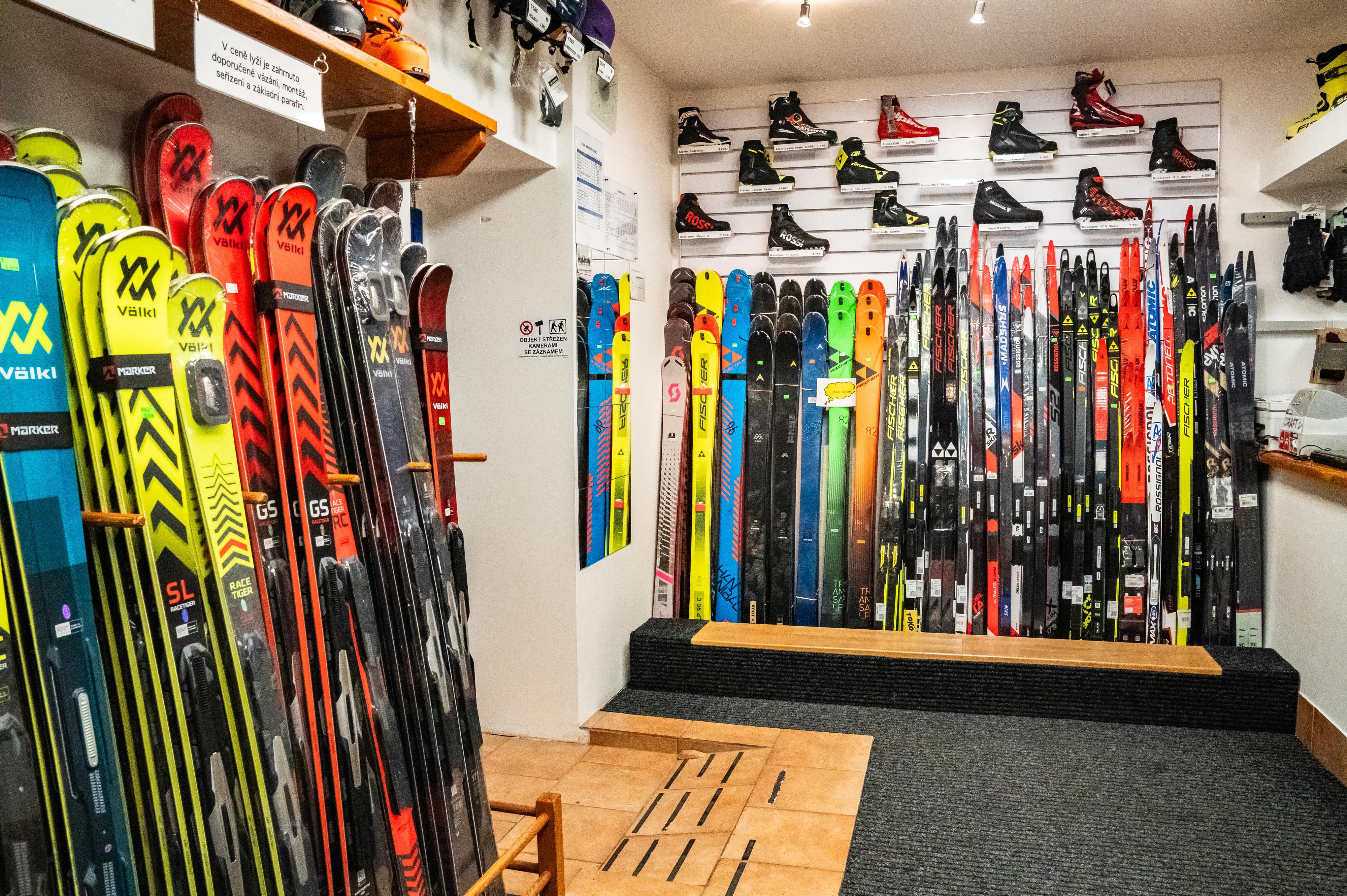Půjčovna lyžařského vybavení